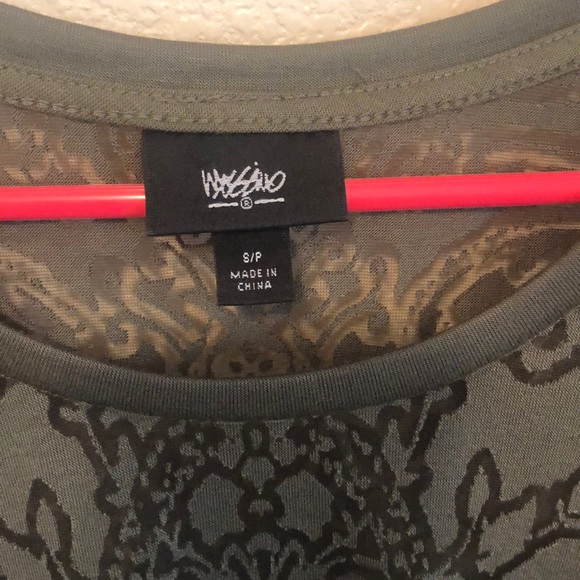 Sheer Design Tee - Picture 4 of 6